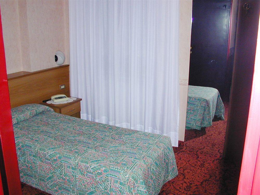 Aries Otel Lesa Dış mekan fotoğraf