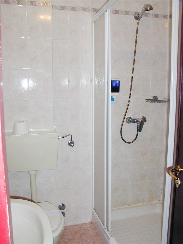 Aries Otel Lesa Dış mekan fotoğraf